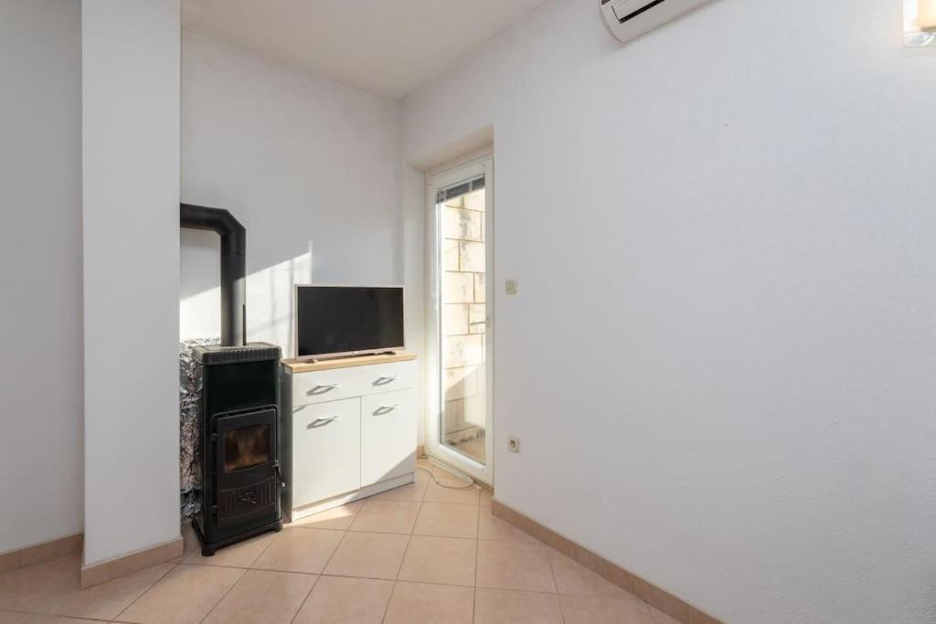 Bento Apartment - Best View On Town And Sea Pucisca Esterno foto