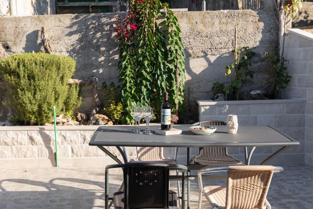 Bento Apartment - Best View On Town And Sea Pucisca Esterno foto