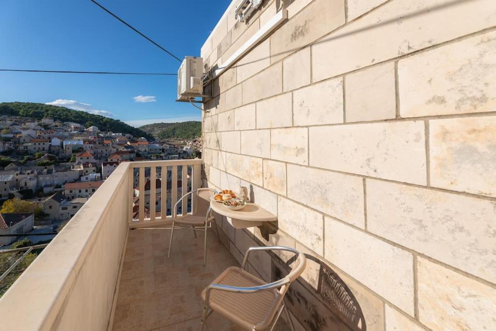 Bento Apartment - Best View On Town And Sea Pucisca Esterno foto