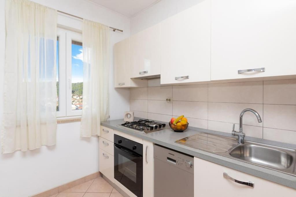 Bento Apartment - Best View On Town And Sea Pucisca Esterno foto