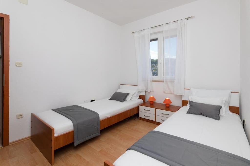 Bento Apartment - Best View On Town And Sea Pucisca Esterno foto