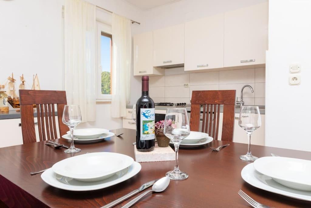 Bento Apartment - Best View On Town And Sea Pucisca Esterno foto