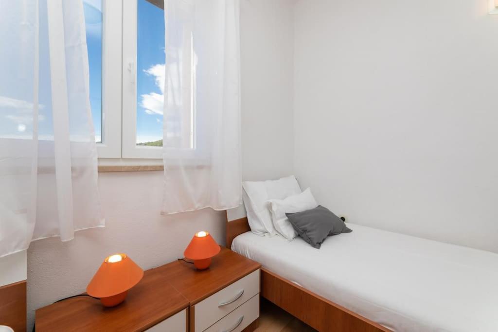 Bento Apartment - Best View On Town And Sea Pucisca Esterno foto