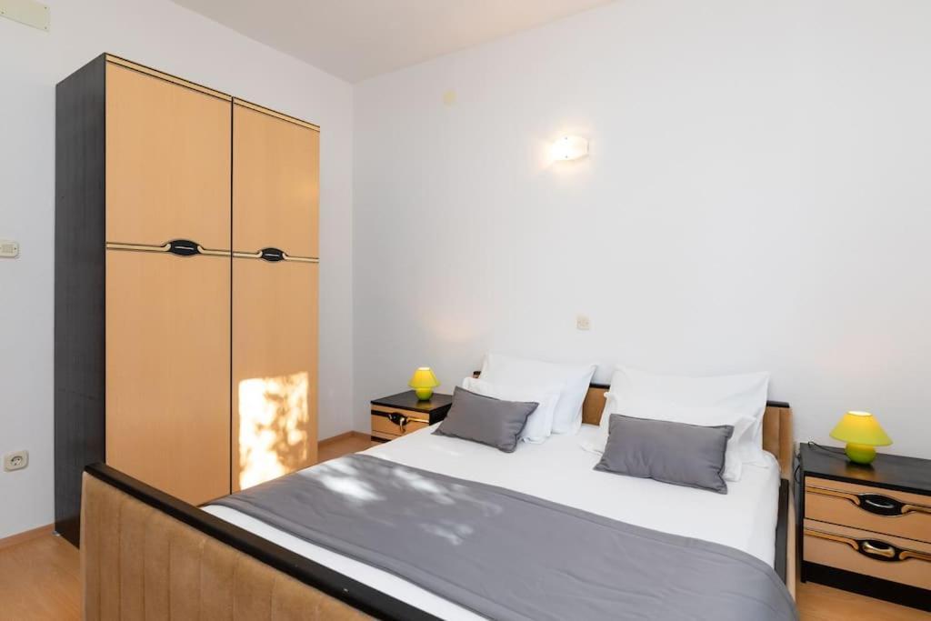 Bento Apartment - Best View On Town And Sea Pucisca Esterno foto